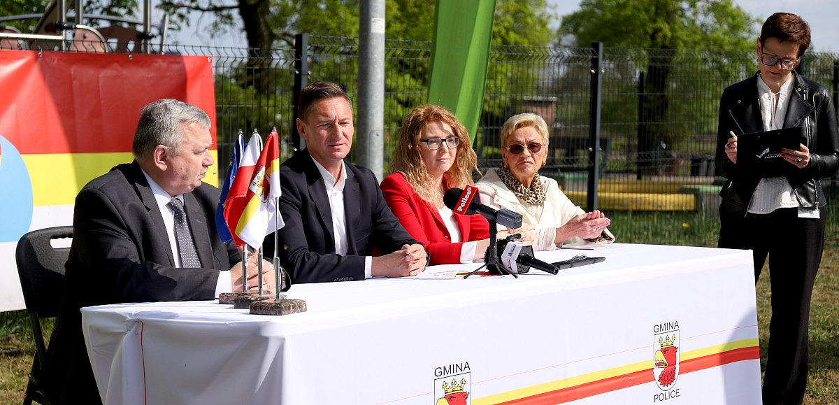 Podpisanie umów na granty osiedlowe