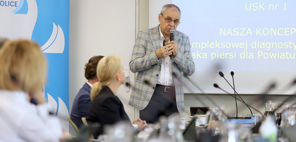 prof. Piotr Prowans, kierownik Kliniki Chirurgii Plastycznej, Endokrynologicznej i Ogólnej Pomorskiego Uniwersytetu Medycznego w Szczecinie