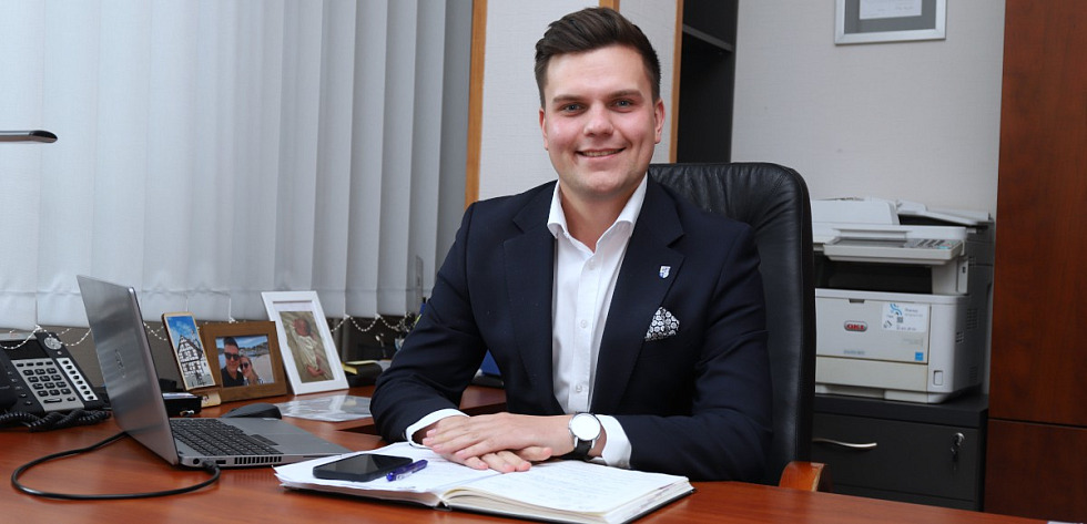 Wicestarosta policki Damian Walczak