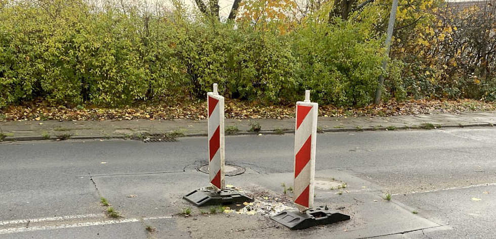 Na ul. Wojska Polskiego w Policach zapadł się fragment jezdni
