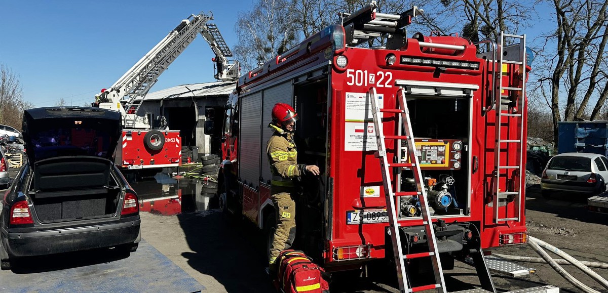 Osiem zastępów gasiło pożar przy ul. Energetyków w Policach