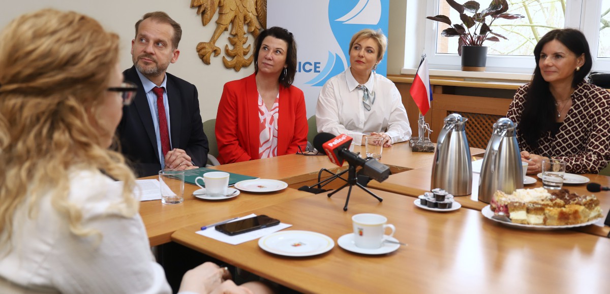 Podpisanie umowy w Urzędzie Miejskim w Policach