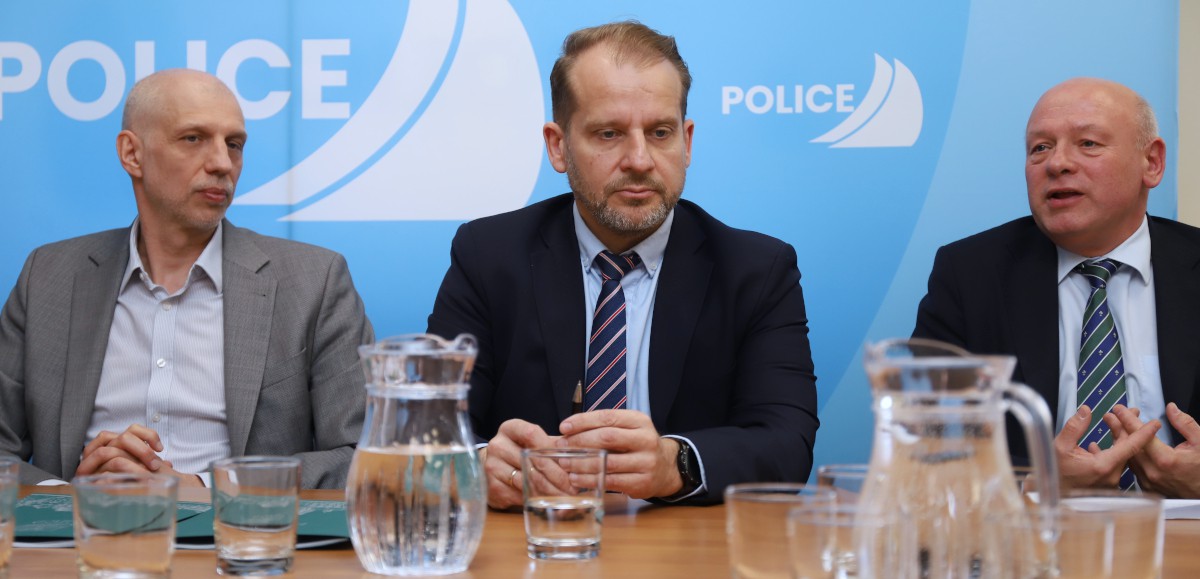 prezes zarządu UOS Drilling S.A. Arkadiusz Biedulski, burmistrz Polic Krystian Kowalewski, prezes Przedsiębiorstwa Energetyki Cieplnej w Policach Cezary Arciszewski