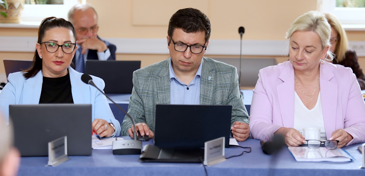 (od lewej) wójtowie Gminy Dobra: Magdalena Zagrodzka, Paweł Malinowski, Iwona Kłosowska