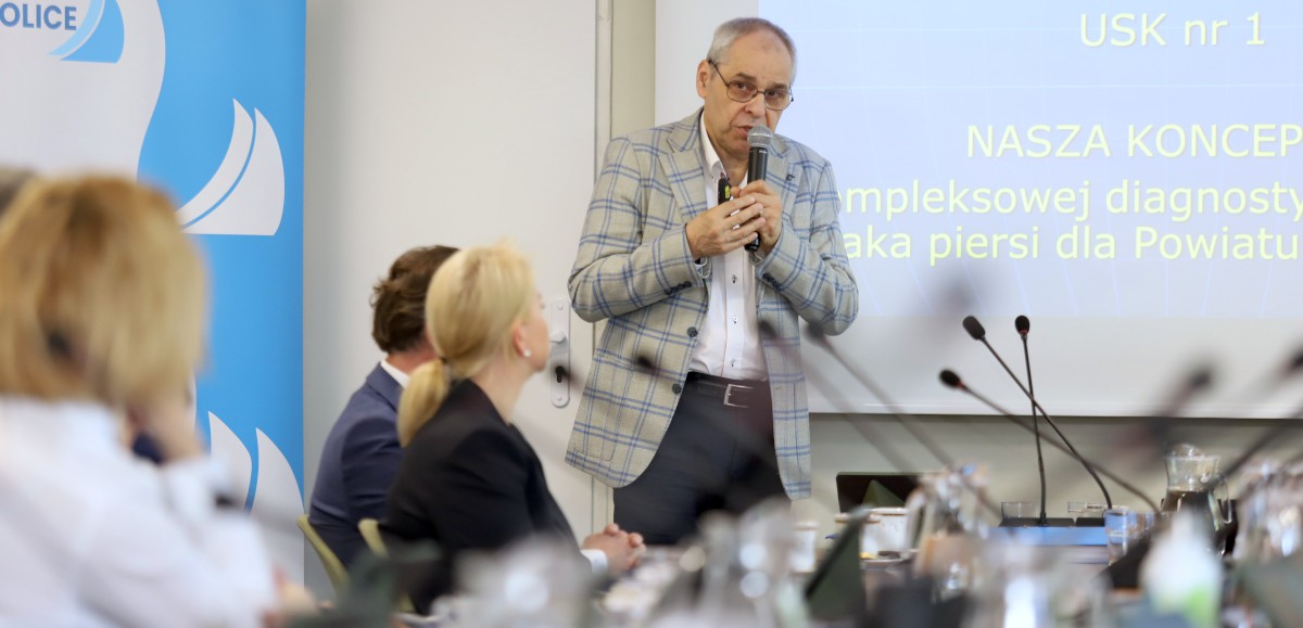 prof. Piotr Prowans, kierownik Kliniki Chirurgii Plastycznej, Endokrynologicznej i Ogólnej Pomorskiego Uniwersytetu Medycznego w Szczecinie