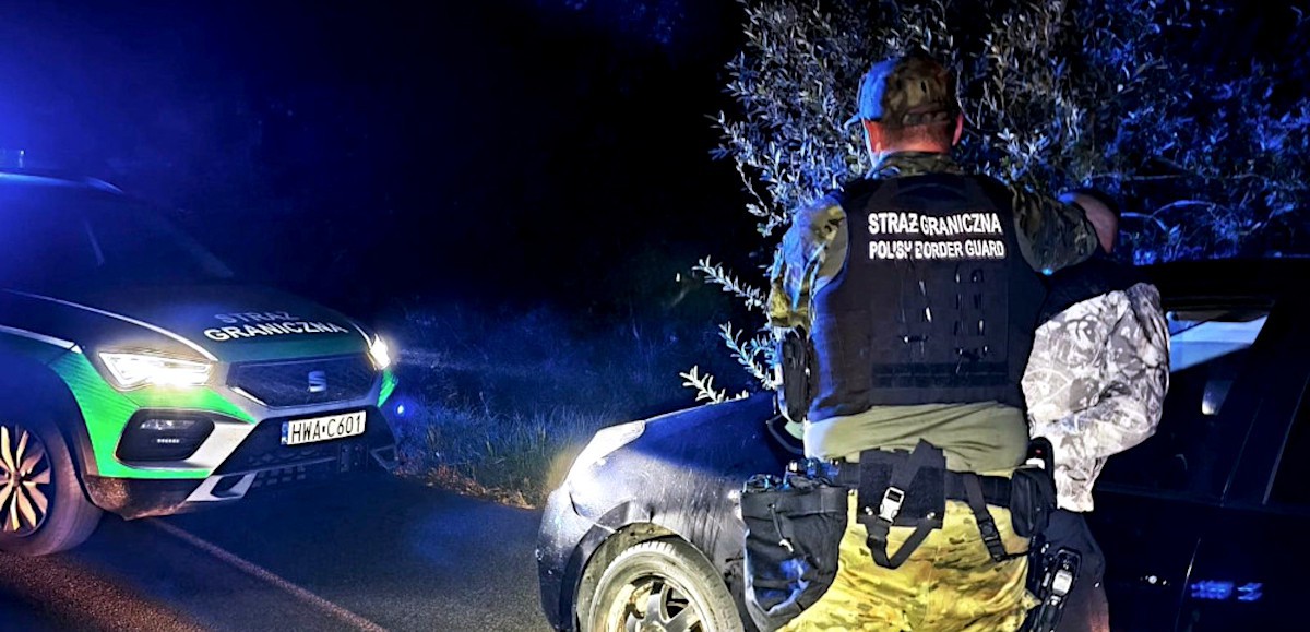 Straż graniczna zatrzymała taksówkę z nielegalnymi migrantami