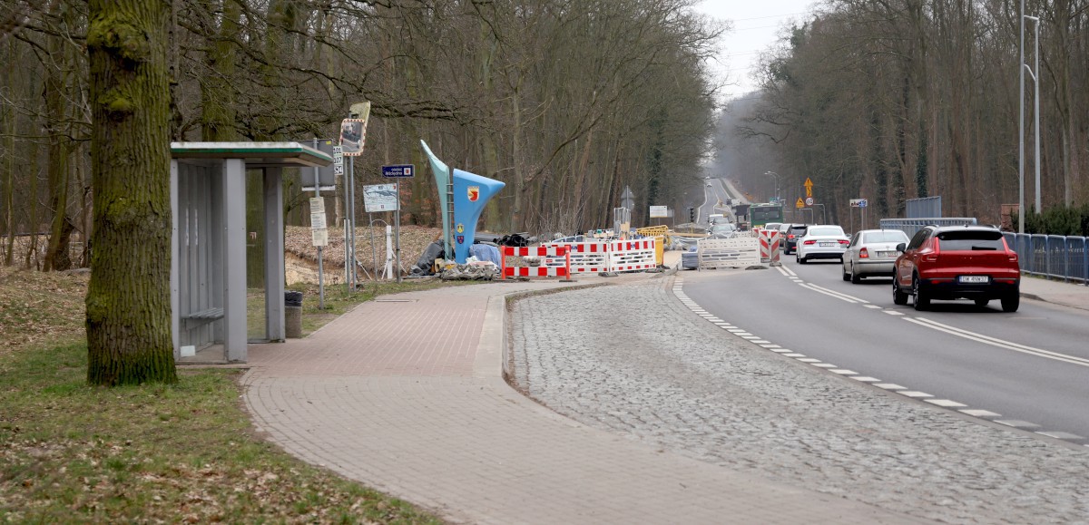 Wiadukt drogowy wzdłuż ulicy Asfaltowej w Policach