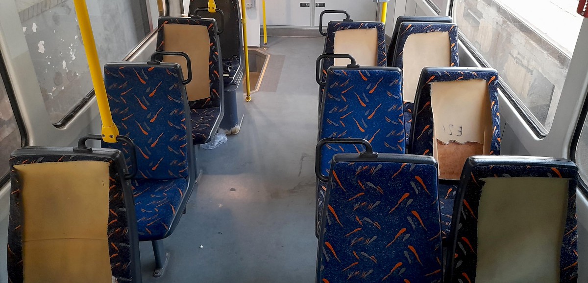 Zniszczony wagon szczecińskiego tramwaju