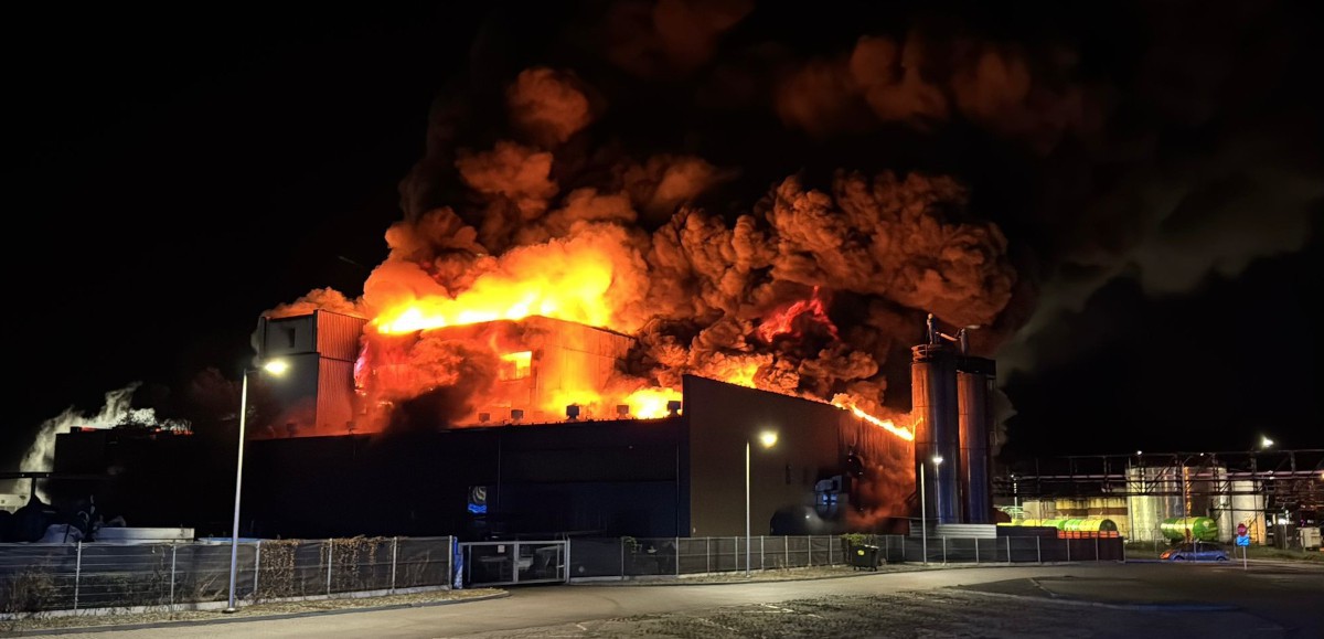 Pożar w zakładzie przetwarzania opon w Szczecinie